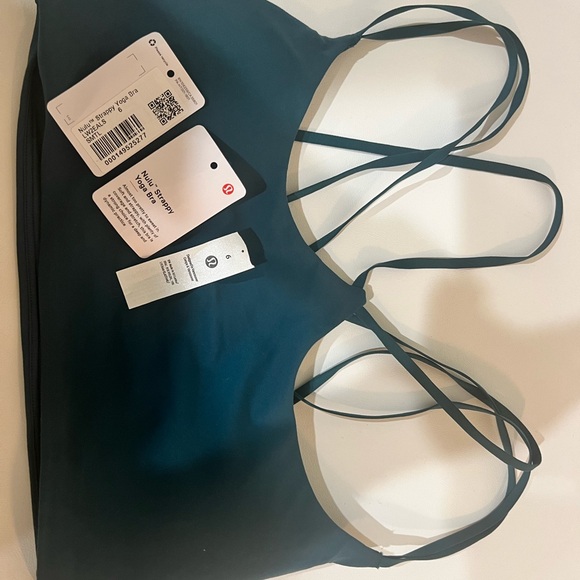 New with tags top . Never worn didn’t fit. - Picture 1 of 3